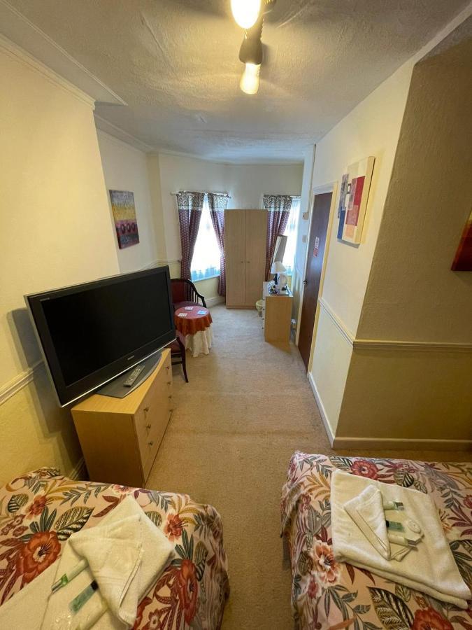 Nevele Bed & Breakfast Блекпул Екстериор снимка